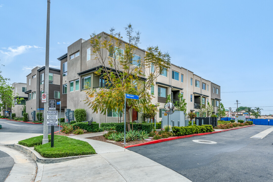 Mosaic in Northridge, CA - Building Photo