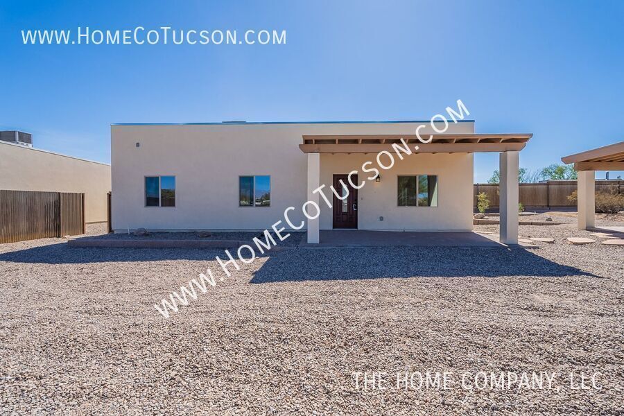 5718 E Hermans Rd in Tucson, AZ - Building Photo