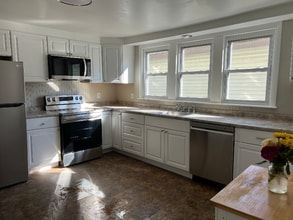 865 B St, Unit # 1 in South Portland, ME - Building Photo - Building Photo