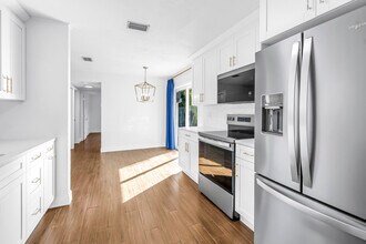 652 42nd Ave NE in St. Petersburg, FL - Building Photo - Building Photo