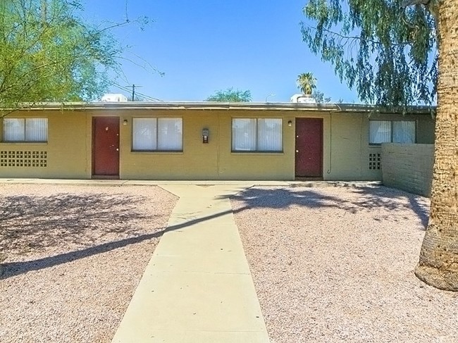 Las Palmas Apartments in Tempe, AZ - Building Photo - Building Photo