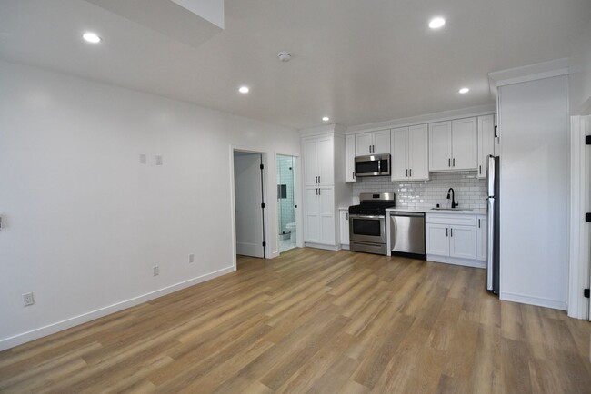 4413 Tujunga Ave, Unit 4413 3/4 in Los Angeles, CA - Building Photo - Building Photo