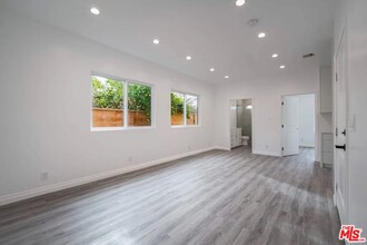1350 Western Ave in Glendale, CA - Foto de edificio - Building Photo