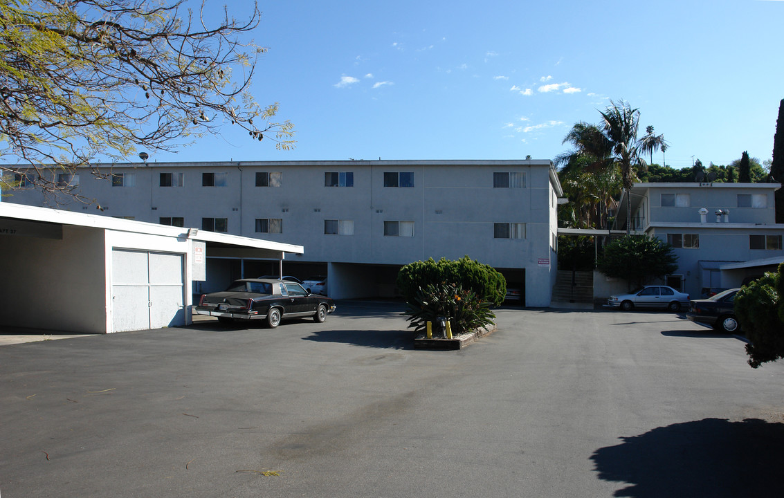 The Palms Apartments in Santa Barbara, CA - Building Photo