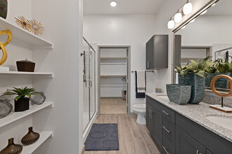 West Love in Dallas, TX - Building Photo - Building Photo