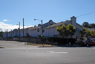 1023-1039 S Mollison Ave in El Cajon, CA - Foto de edificio - Building Photo