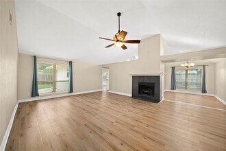 2935 Auburn Dr in Pearland, TX - Building Photo - Building Photo