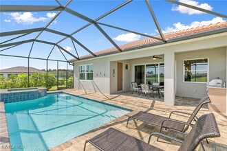 18006 Sandtrap Dr in Naples, FL - Building Photo - Building Photo