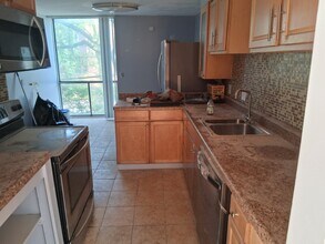 2003 Orleans St, Unit 528 in Detroit, MI - Foto de edificio - Building Photo