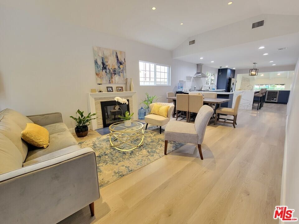 446 S Almont Dr in Beverly Hills, CA - Building Photo
