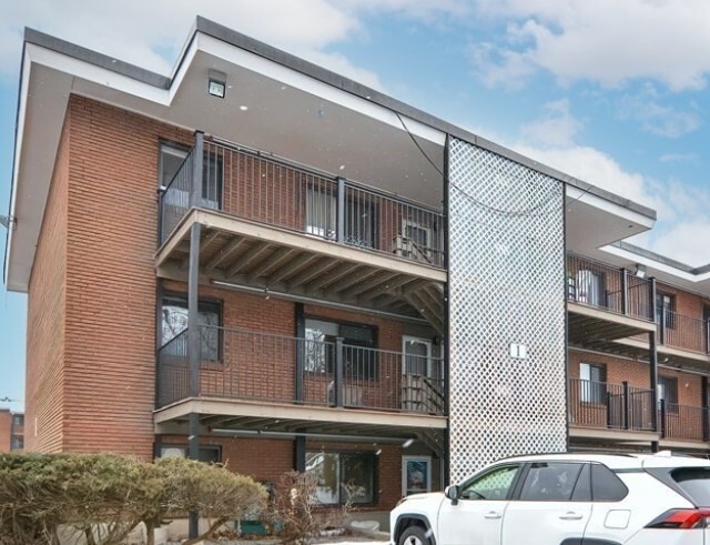 1 Arizona Ter, Unit 1 Arizona in Arlington, MA - Building Photo - Building Photo