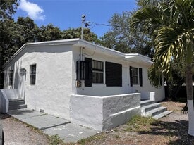 2335 NW 43rd St, Unit A in Miami, FL - Building Photo