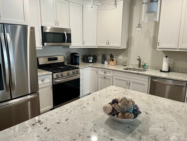 property at 8 Island Ct