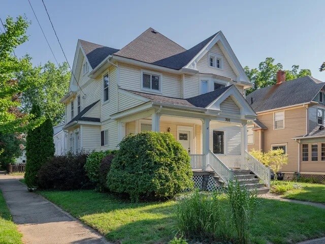 703 Clinton Ave in Kalamazoo, MI - Building Photo