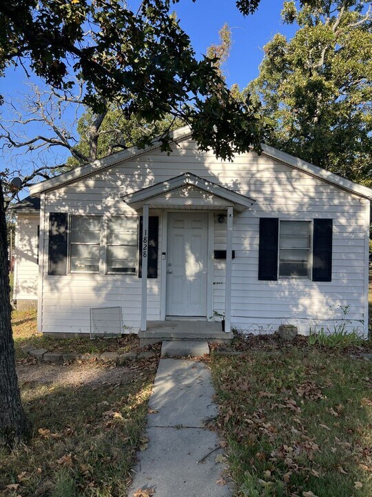 1828 S Main St in Galena, KS - Building Photo