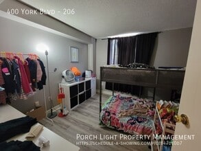 400 York Blvd in Hamilton, ON - Building Photo - Building Photo