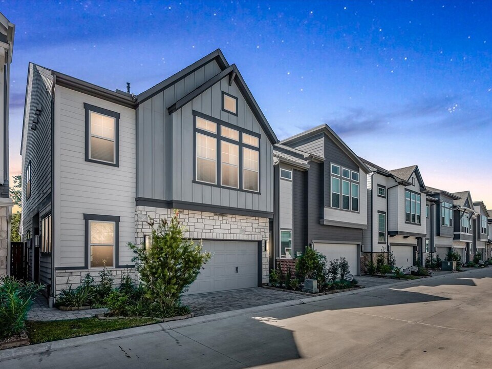 16011 Mason Run Dr in Houston, TX - Building Photo