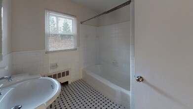 115 Withington Rd, Unit 115 in Newton, MA - Building Photo - Building Photo