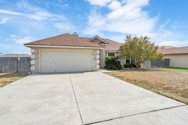 208 Ramon Cardenas Dr in Del Rio, TX - Building Photo - Building Photo