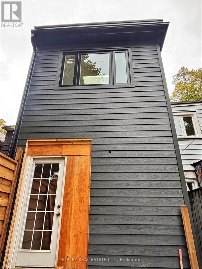 686 Rhodes Ave in Toronto, ON - Building Photo - Building Photo