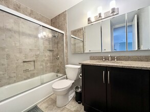 2020 N Lincoln Park W, Unit 11H in Chicago, IL - Foto de edificio - Building Photo