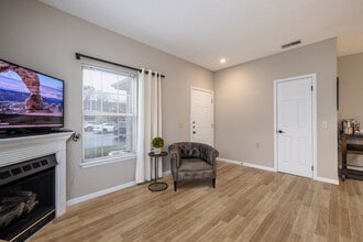 Coventry Apartments in Williamsville, NY - Foto de edificio - Building Photo
