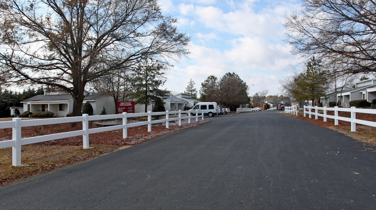 The Hedges Apartments in Benson, NC - Building Photo