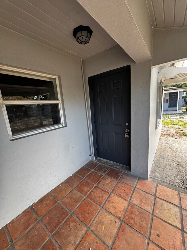 901 S N St, Unit B in Lake Worth Beach, FL - Building Photo - Building Photo