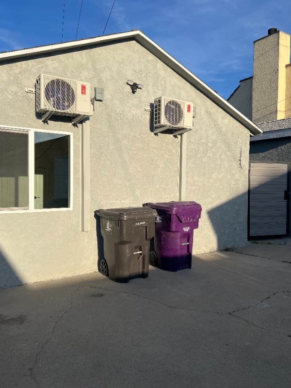1345 Roycroft Ave in Long Beach, CA - Building Photo - Building Photo
