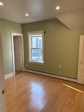 31 Blaine St, Unit 2 in Brockton, MA - Foto de edificio - Building Photo