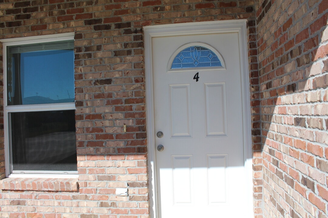 741 N Nicholson Ave, Unit 2 in Long Beach, MS - Foto de edificio