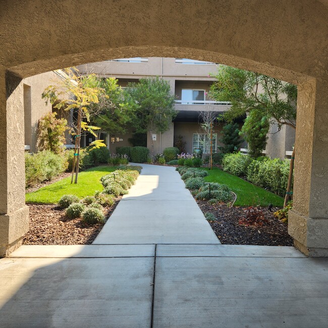 Quiet & Quaint 55+ Community in the beauti... in Santa Clarita, CA - Building Photo - Building Photo