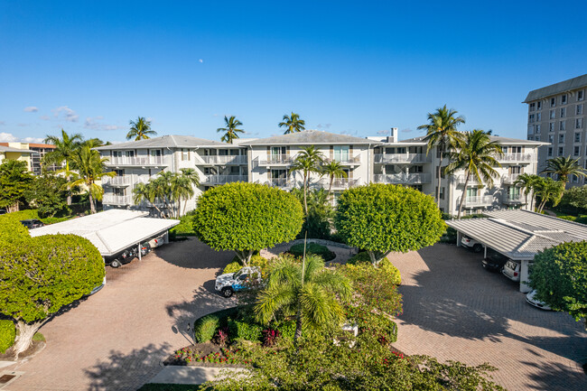 Gulf Bay Apartments in Naples, FL - Building Photo - Building Photo