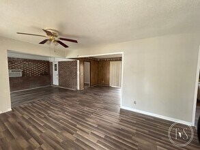 720 Bacon Rd in Hinesville, GA - Foto de edificio - Building Photo