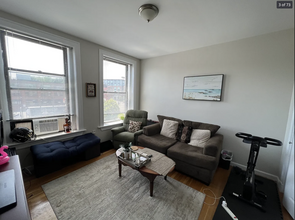 1930 Beacon St, Unit 3 in Boston, MA - Building Photo - Building Photo
