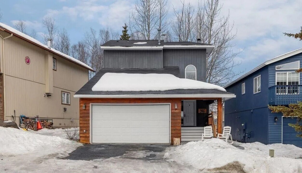 17451 Beaujolais Cir in Anchorage, AK - Building Photo