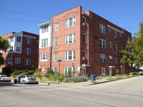 Coventry Court in Dubuque, IA - Foto de edificio - Building Photo