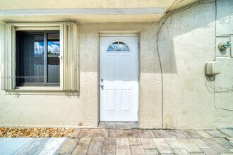 720 NE 1st Pl in Hialeah, FL - Foto de edificio - Building Photo