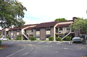 Glenwood Apartments in Coral Springs, FL - Building Photo - Building Photo