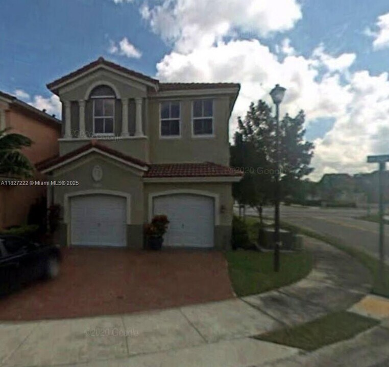 8513 NW 109th Ct in Doral, FL - Building Photo