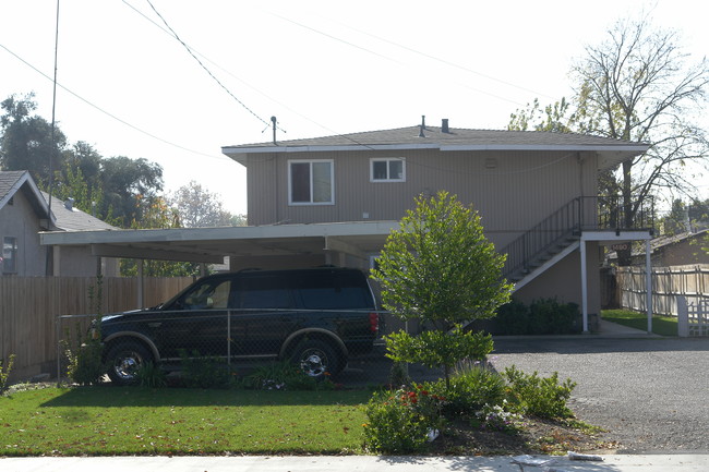 1490 Grove Ave in Atwater, CA - Building Photo - Building Photo