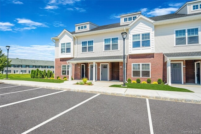 102 Dover St in Central Islip, NY - Building Photo - Building Photo