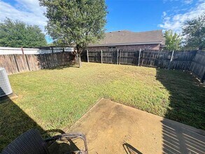 1923 Pin Oak Ln in Dallas, TX - Building Photo - Building Photo