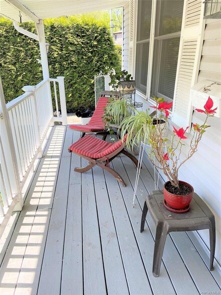 42 Hamilton Rd, Unit Left in North Merrick, NY - Building Photo - Building Photo