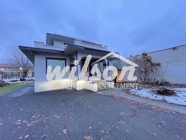 property at 309 N 3rd St