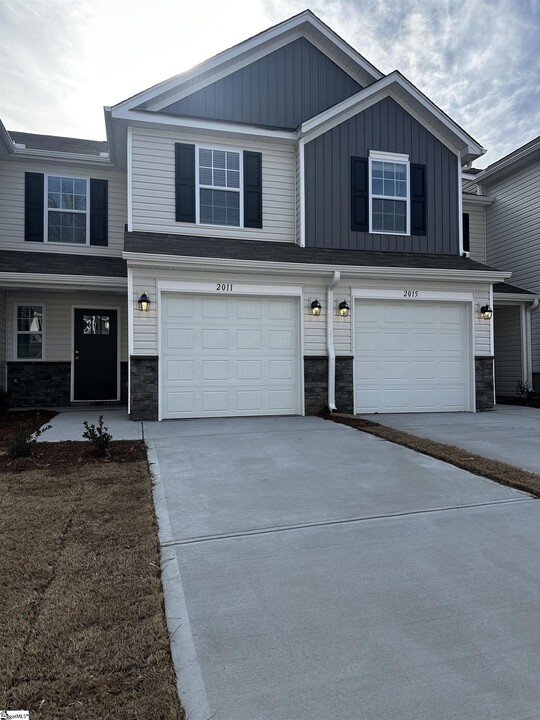 2011 Kinbrace Ct in Greer, SC - Building Photo