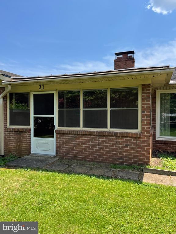 property at 21 E Loudoun St