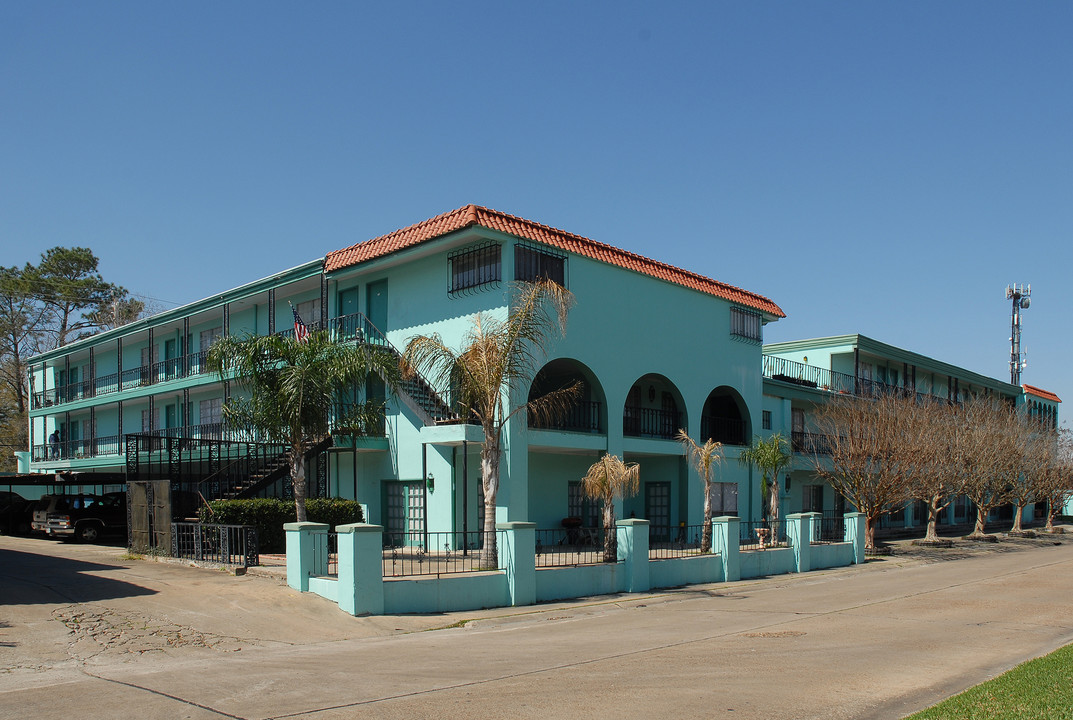 Nassau Bay Villa in Houston, TX - Building Photo