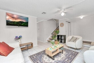 5837 W Sunforest Dr in Houston, TX - Building Photo - Building Photo