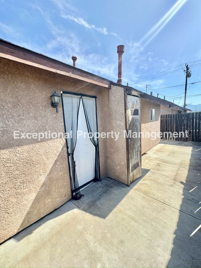 162 S Pershing Ave in San Bernardino, CA - Building Photo - Building Photo